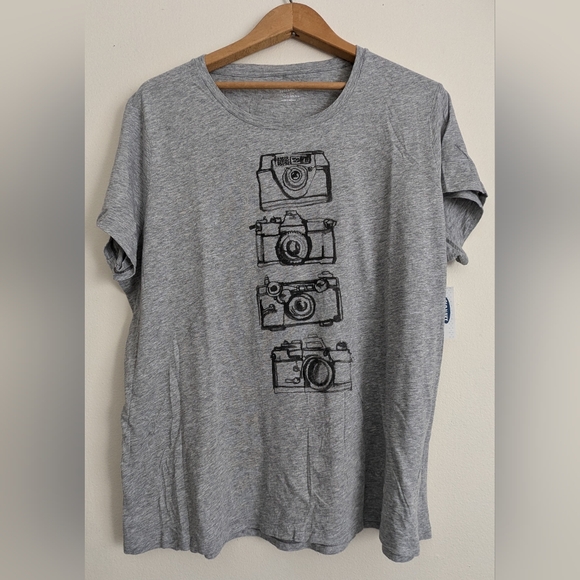 NWT Old Navy vintage camera print, short sleeve tee 2xl - Picture 1 of 10
